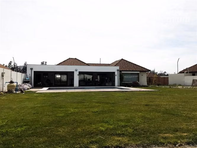 Casa en arriendo de 4 dorm. en Maipú