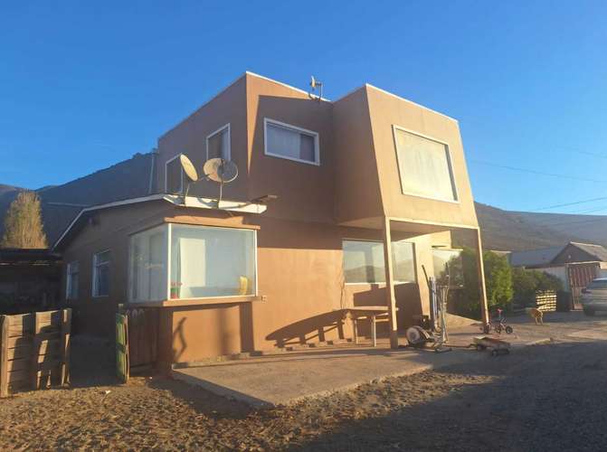 Moderna Casa con Excelente Conectividad (179447) - Imagen 2