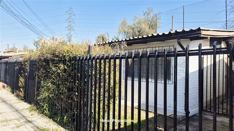 Casa en arriendo de 3D 1B Metro Esc. Agrícola Macul