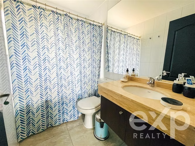CASA AMPLIA CON PISCINA Y QUINCHO EN HUECHURABA 5D/5B