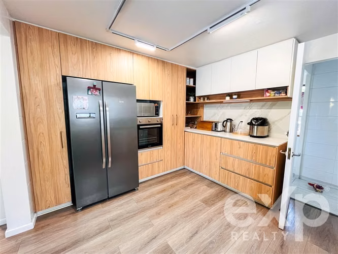 CASA AMPLIA CON PISCINA Y QUINCHO EN HUECHURABA 5D/5B