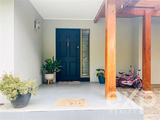 CASA AMPLIA CON PISCINA Y QUINCHO EN HUECHURABA 5D/5B