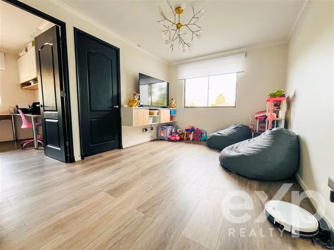 CASA AMPLIA CON PISCINA Y QUINCHO EN HUECHURABA 5D/5B