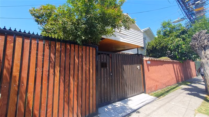 Casa en venta de 4 dorm. en La Granja