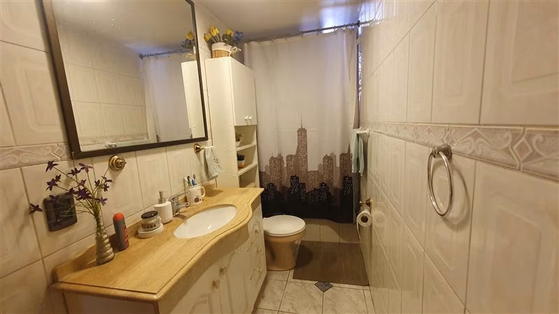 Casa en venta de 4 dorm. en La Granja