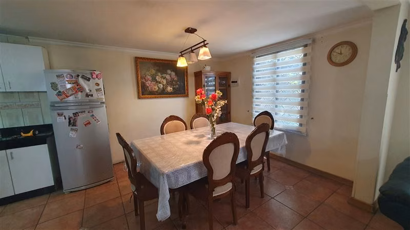 Casa en venta de 4 dorm. en La Granja