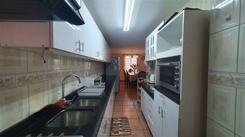 Casa en venta de 4 dorm. en La Granja