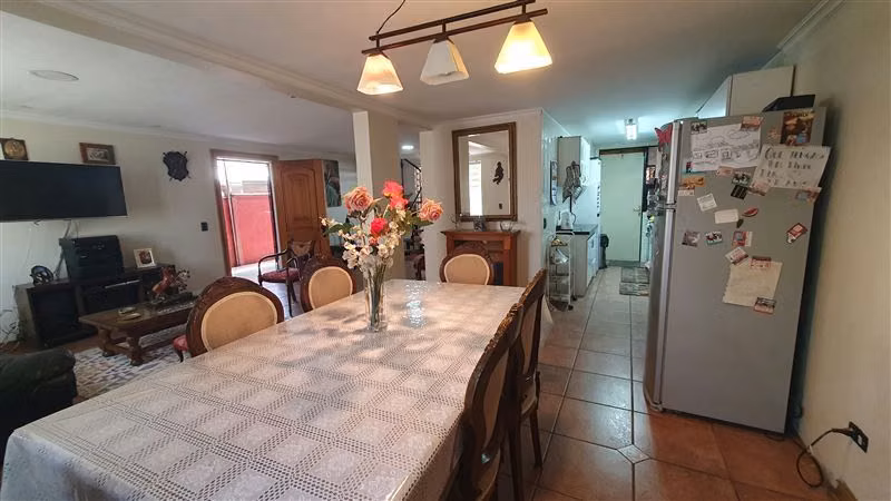 Casa en venta de 4 dorm. en La Granja
