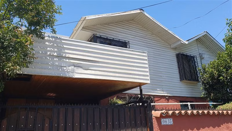 Casa en venta de 4 dorm. en La Granja
