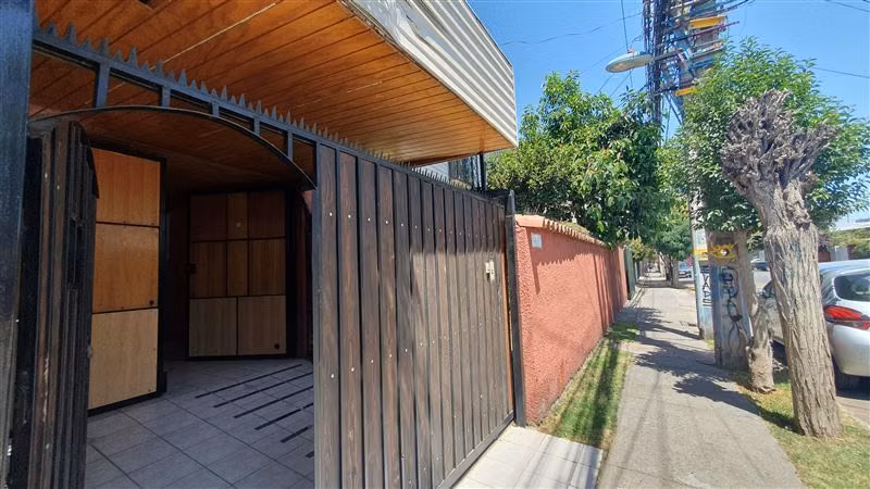 Casa en venta de 4 dorm. en La Granja