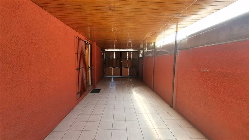 Casa en venta de 4 dorm. en La Granja