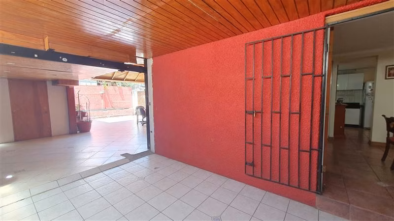 Casa en venta de 4 dorm. en La Granja
