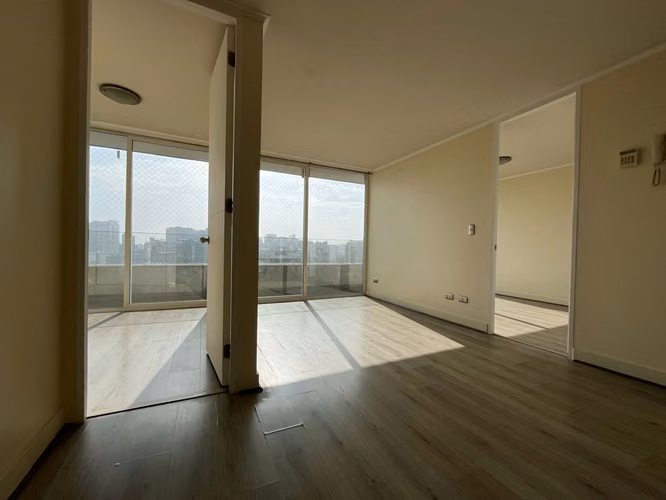 ARRIENDO DEPARTAMENTO A PASOS METRO MONEDA