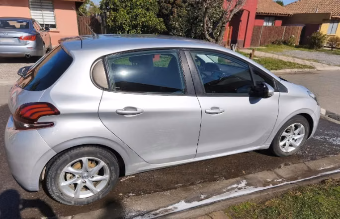 Peugeot 208 año 2017 1.2 Automatico