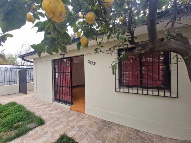 GRACE KELM VENDE CASA EN QUINTA NORMAL | 3 DORM. | 80 M² APROX. | TERRENO 160 M² | 2 ESTAC.