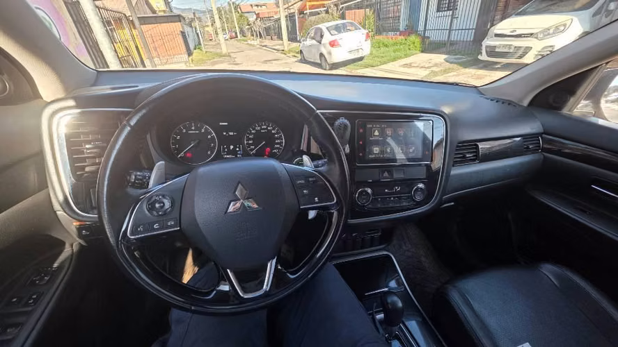 MITSUBISHI OUTLANDER 4X4 2.4 AUT (PRENDA)