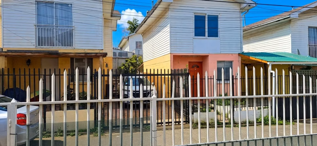 Venta de casa en condominio en barrio residencial de Belloto Norte. 98 M$.