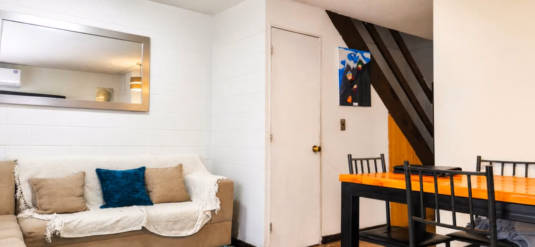 Venta de casa en condominio en barrio residencial de Belloto Norte. 98 M$.