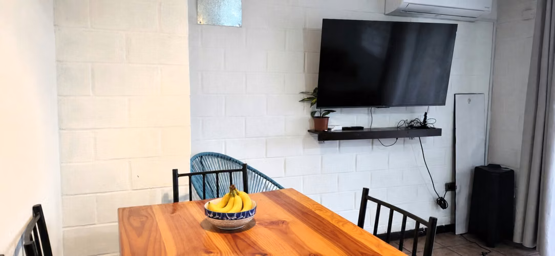 Venta de casa en condominio en barrio residencial de Belloto Norte. 98 M$.