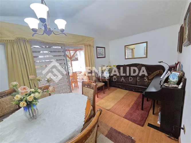 Casa en venta de 3 dorm. en La Florida