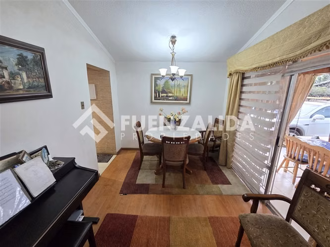 Casa en venta de 3 dorm. en La Florida