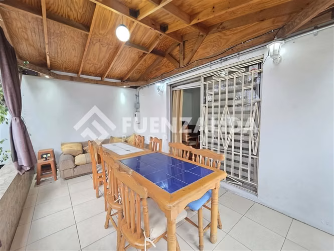 Casa en venta de 3 dorm. en La Florida