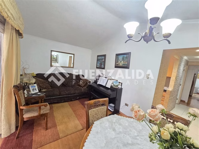 Casa en venta de 3 dorm. en La Florida