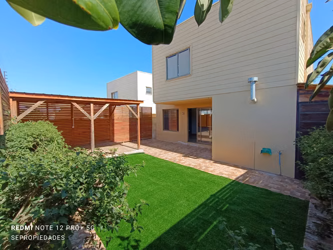 Casa estilo mediterráneo en Condominio de Villa Alemana Nort