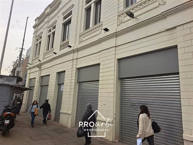 Gran afluencia de público, locomoción y metro - Imagen 2