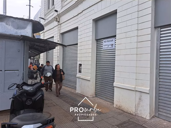 Gran afluencia de público, locomoción y metro - Imagen 3