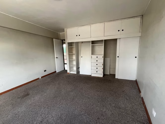 SE VENDE COMODA OFICINA  EN GRAN AVENIDA 8423-LA CISTERNA