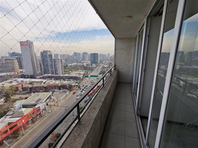 ¡Gran Oportunidad en La Florida! Depto. Metro Línea 5, 4 y 4