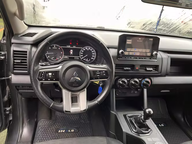 MITSUBISHI L200 2025