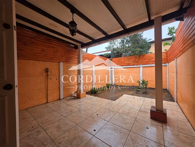 Casa en arriendo de 2 dorm. en Puente Alto