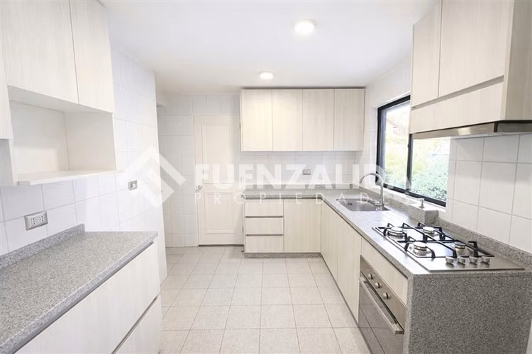 Casa en venta de 3 dorm. en La Reina Alta/Peñalolén