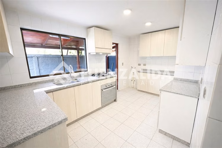 Casa en venta de 3 dorm. en La Reina Alta/Peñalolén