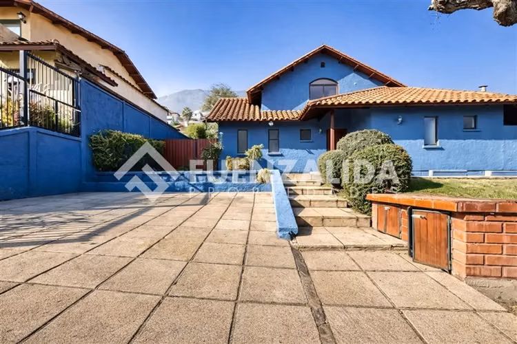 Casa 3 Dormitorios + Servicios en La Reina Alta/Peñalolén