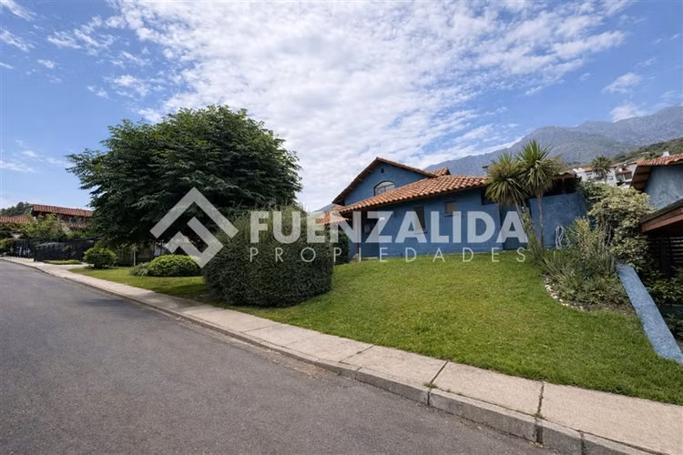 Casa en venta de 3 dorm. en La Reina Alta/Peñalolén