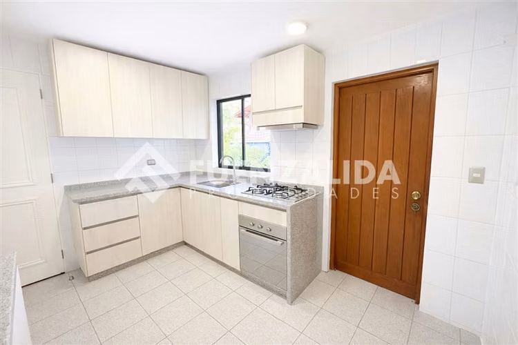 Casa en venta de 3 dorm. en La Reina Alta/Peñalolén