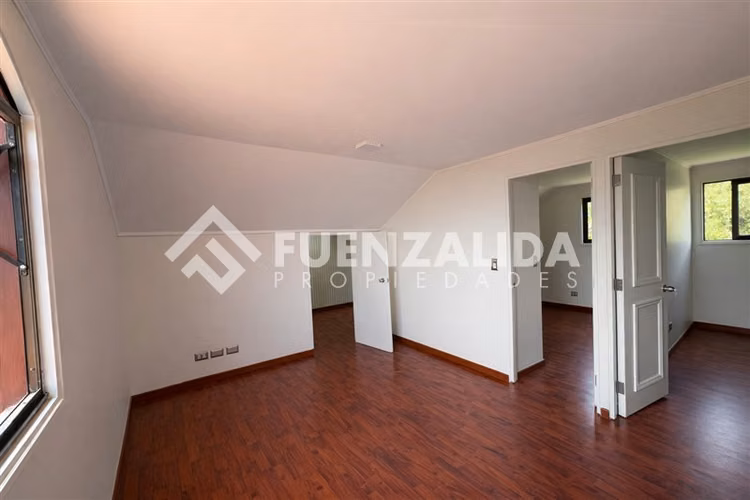 Casa en venta de 3 dorm. en La Reina Alta/Peñalolén
