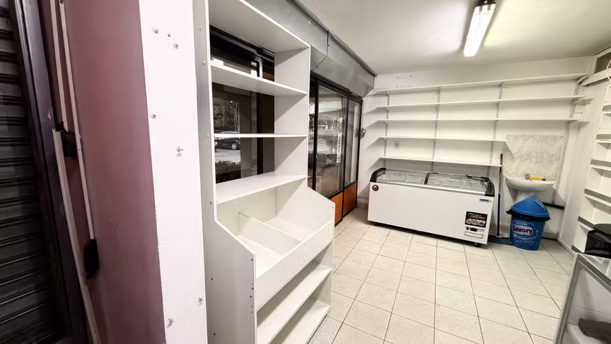 Local remodelado Av Universidad Curauma , llegar y ocupar cuanta con equipamiento y patende de Almacen