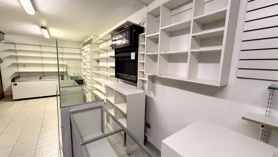 Local remodelado Av Universidad Curauma , llegar y ocupar cuanta con equipamiento y patende de Almacen