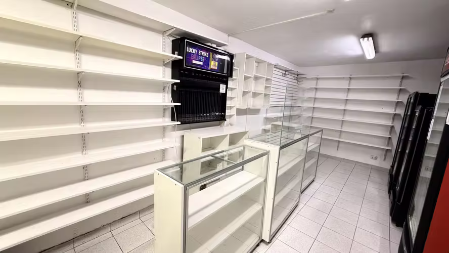 Local remodelado Av Universidad Curauma , llegar y ocupar cuanta con equipamiento y patende de Almacen