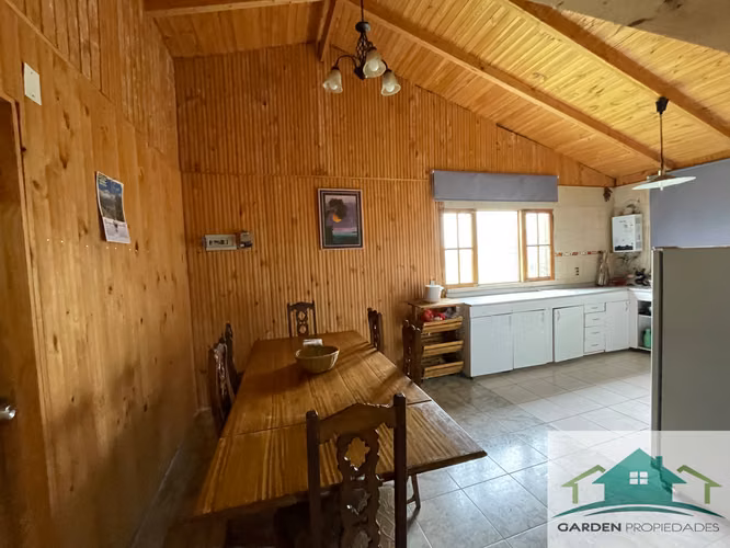 Parcela de 5.010 m² con 2 Casas, Piscina y Agua Potable – Condominio Santa Eliana, Melipilla