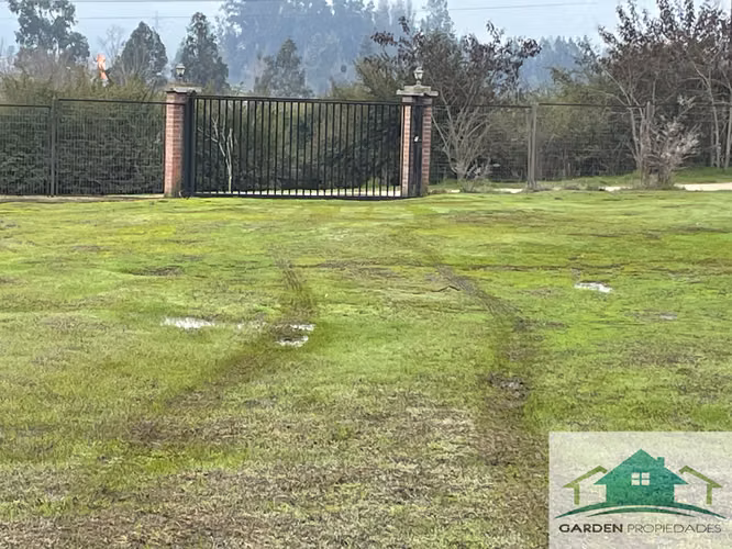 Parcela de 5.010 m² con 2 Casas, Piscina y Agua Potable – Condominio Santa Eliana, Melipilla