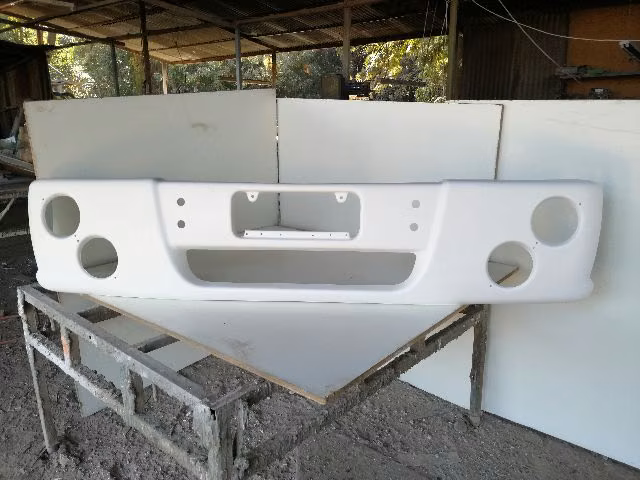 PARACHOQUES CAMIÓN FORD CARGO FIBRA DE VIDRIO FABRICACION NACIONAL