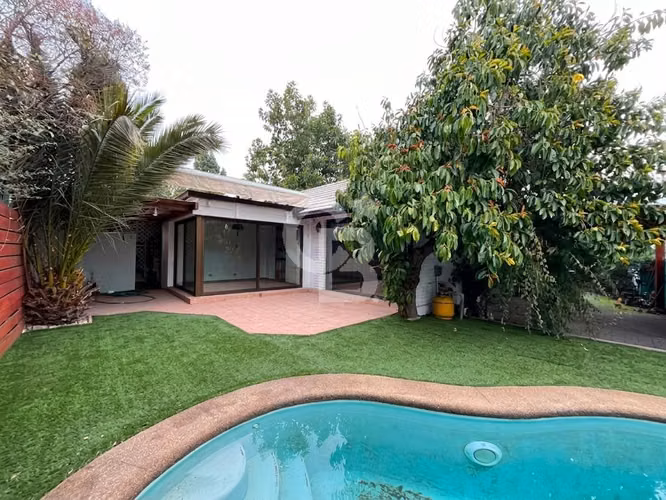 Casa en Vitacura, a pasos Club Manquehue