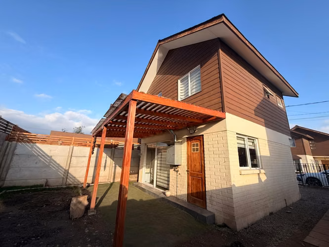 Arrienda casa aislada; lugar protejido, conectivid
