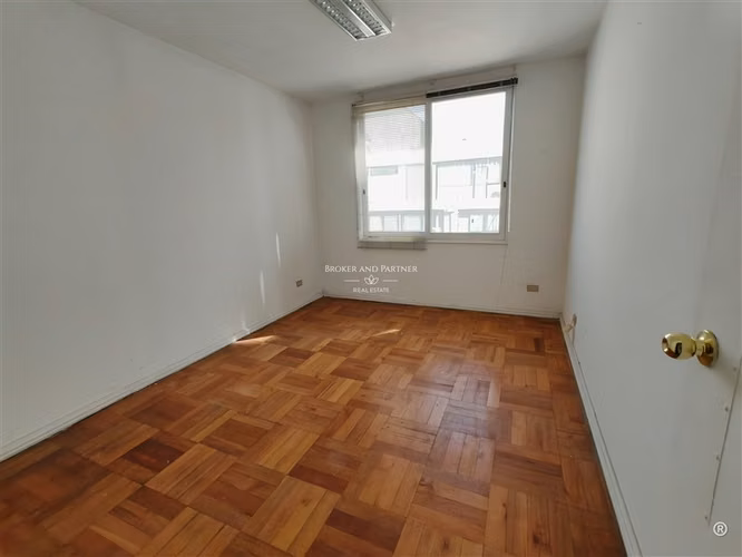 Oficina de 115m2 metro Santa Lucia