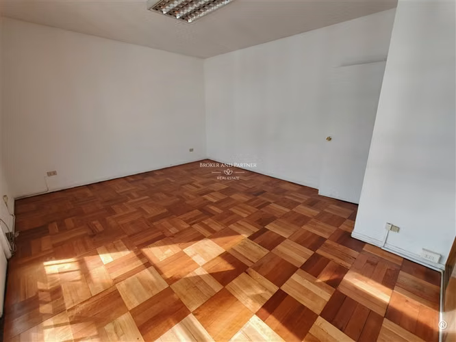 Oficina de 115m2 metro Santa Lucia